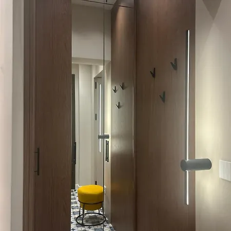 Brand New 1 Bdr Luxury In Centre Апартамент