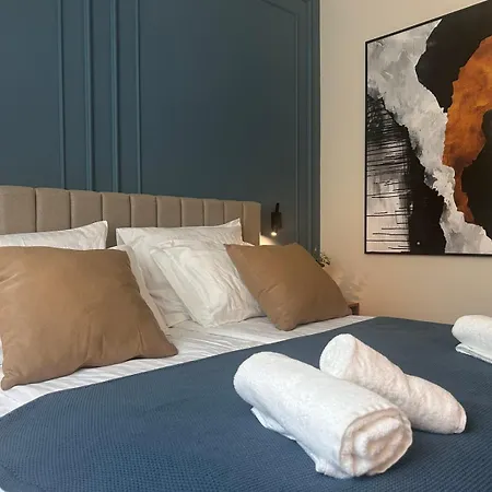 Brand New 1 Bdr Luxury In Centre Апартамент