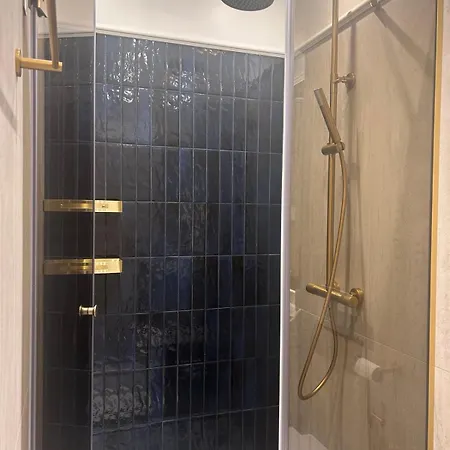 Brand New 1 Bdr Luxury In Centre